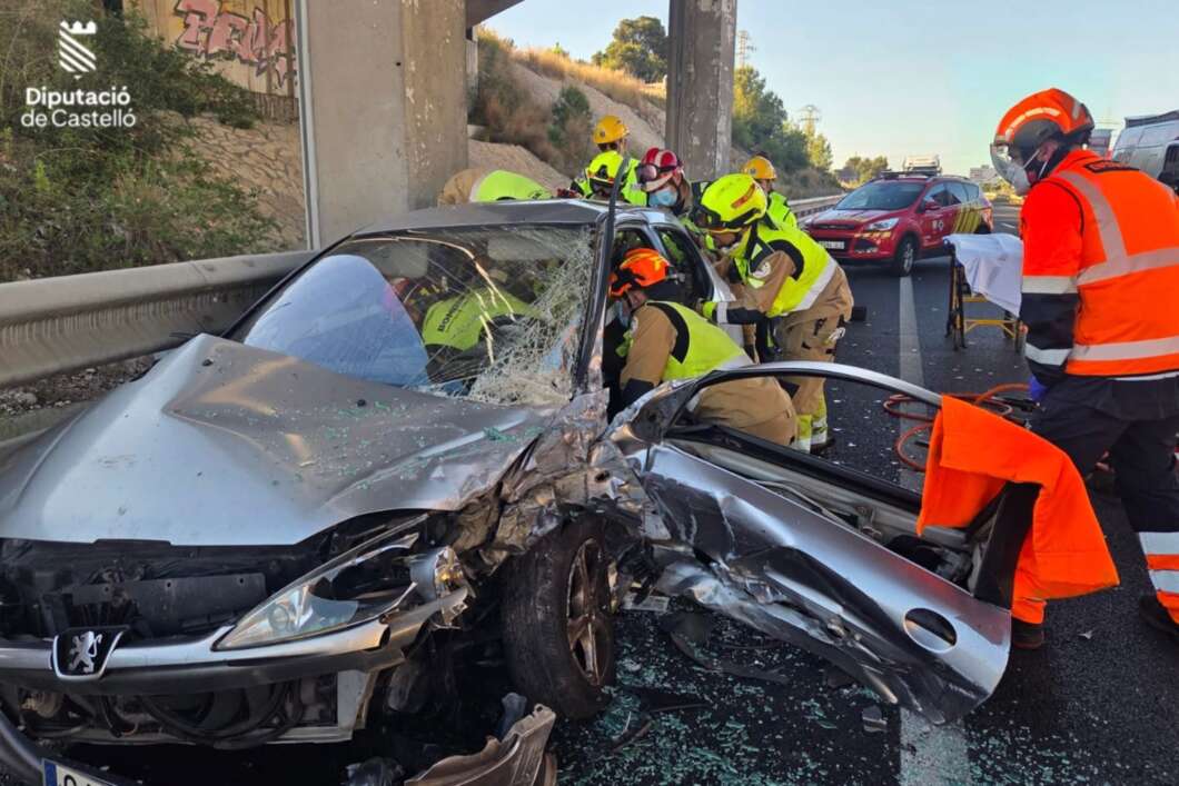 Tres personas atrapadas tras un choque múltiple en la N-340 en Almassora