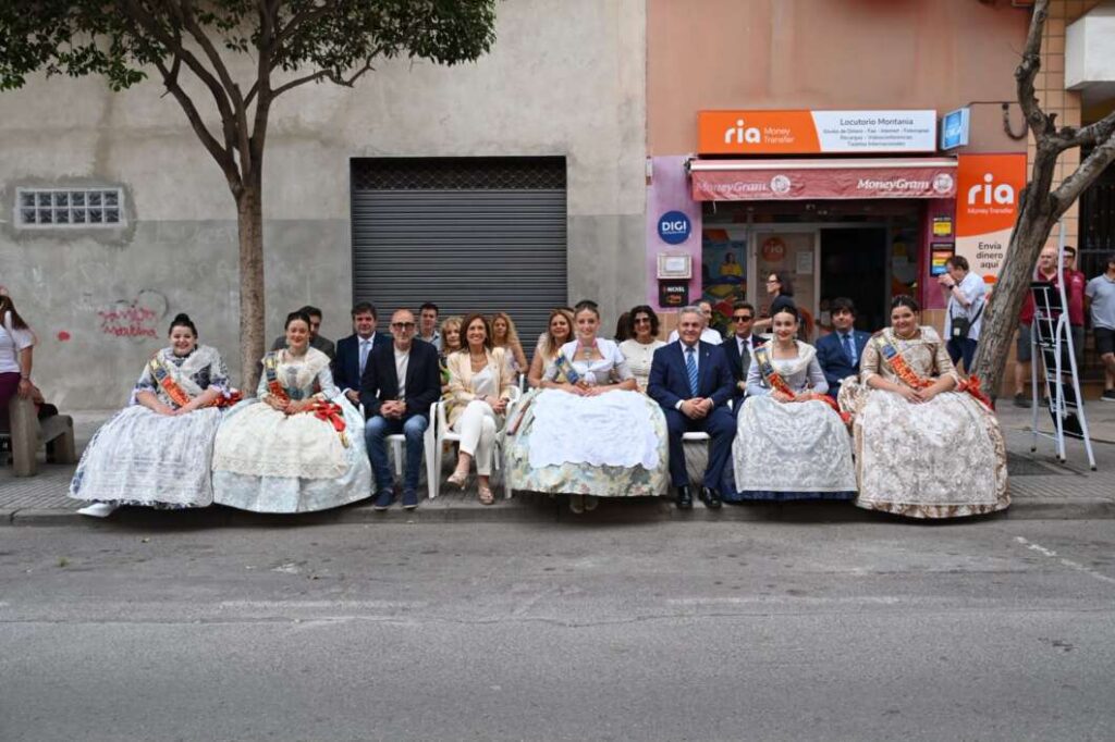 Almassora esclata de color amb el Pregó de festes