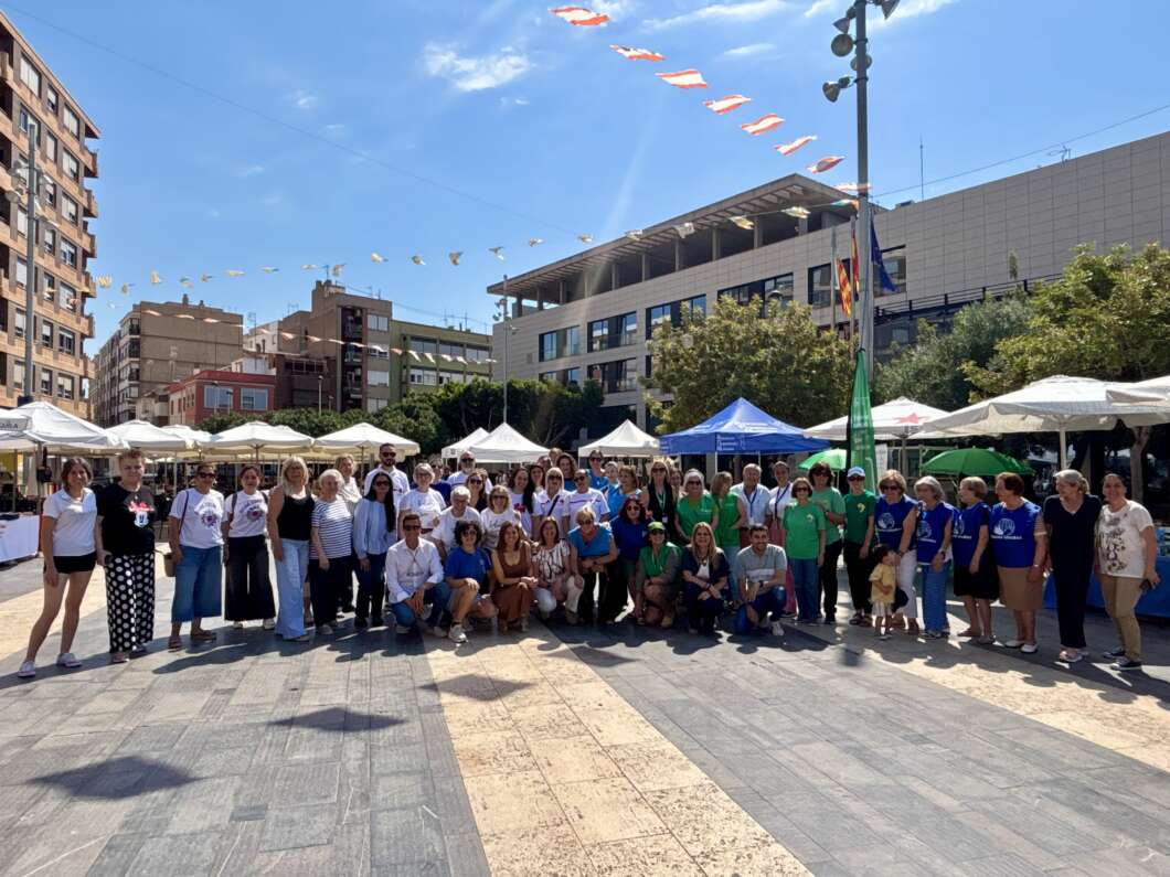 Almassora celebra una fira solidària que reconeix el paper clau de les ONG locals