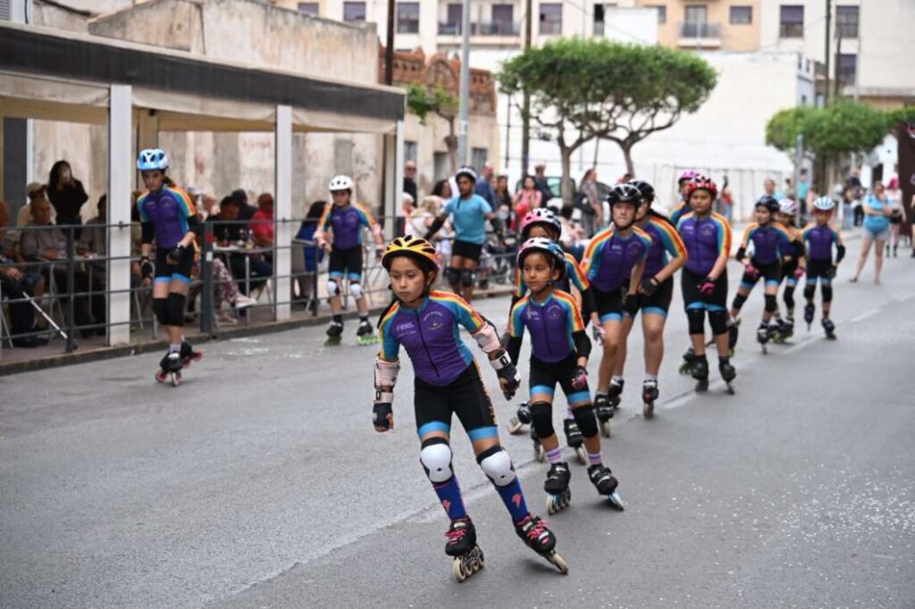 Almassora esclata de color amb el Pregó de festes