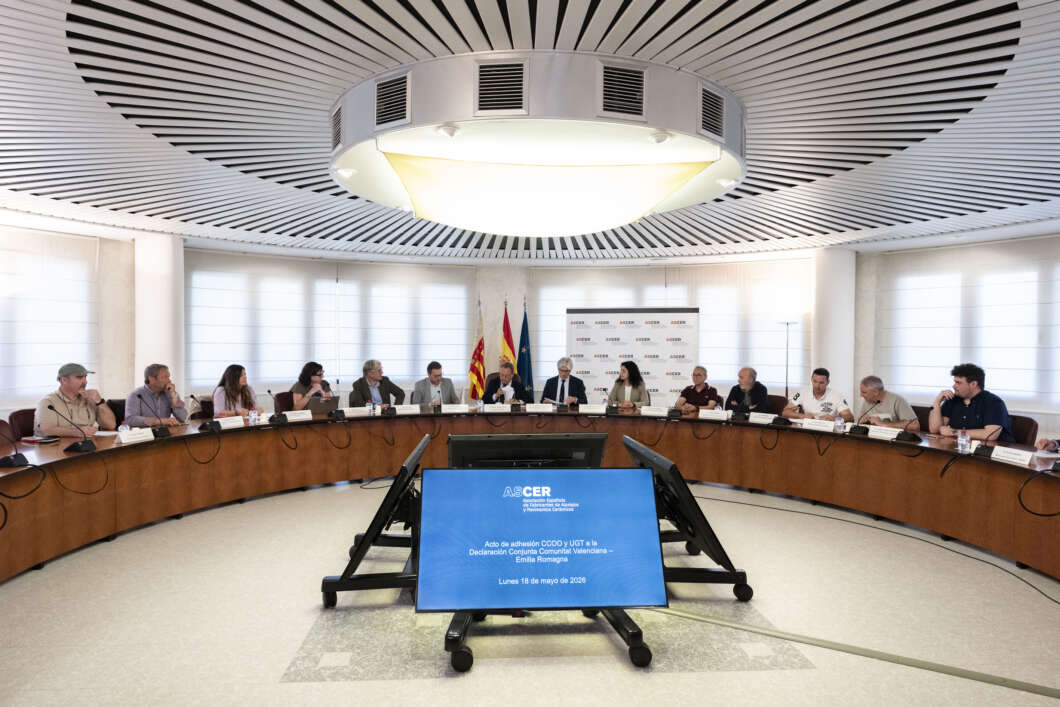 Reunión en Ascer con sindicatos y conselleria de Industria