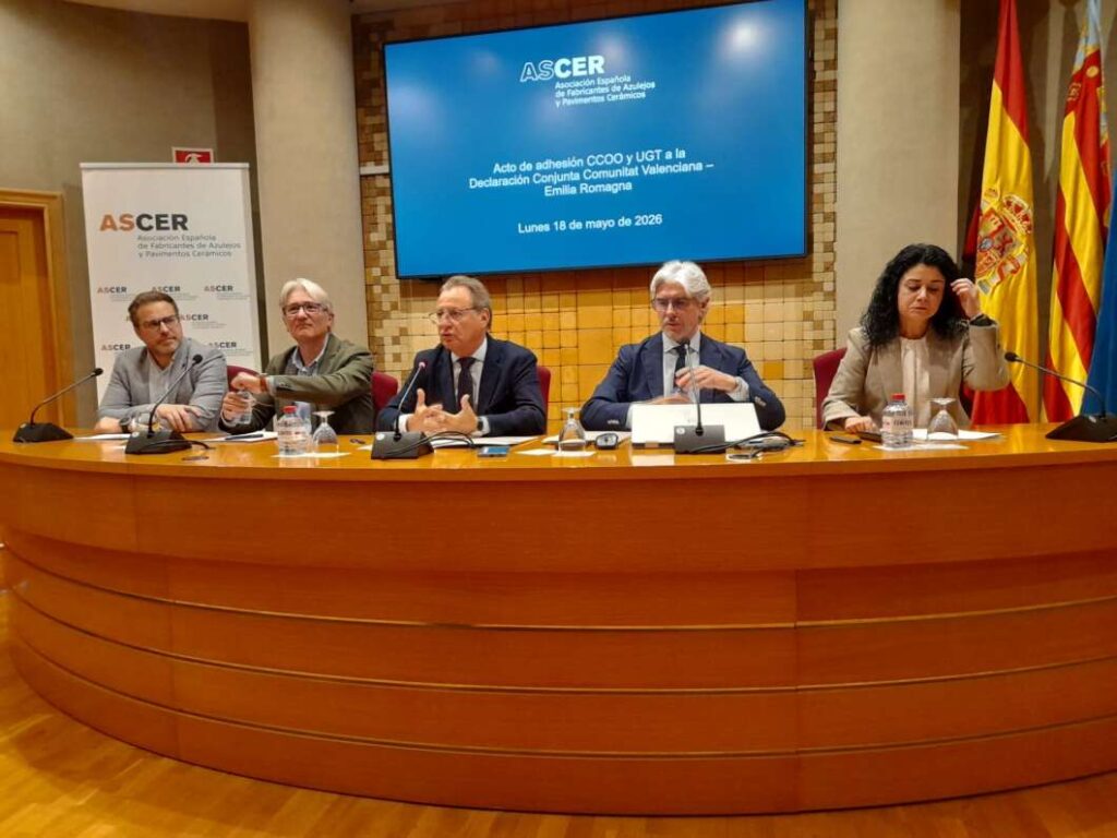Reunión en Ascer con sindicatos y conselleria de Industria