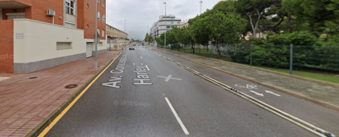 Un coche invade el carril contrario y provoca un choque frontal en Castellón