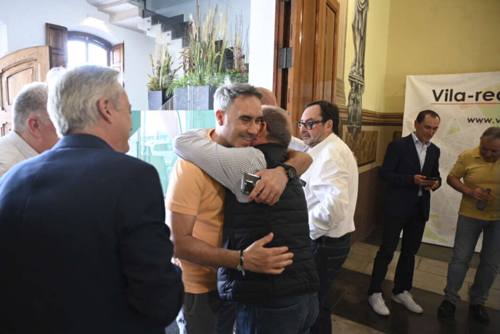 La 'Bodeguilla' de Vila-real Informació torna a ser epicentre de trobada social i institucional