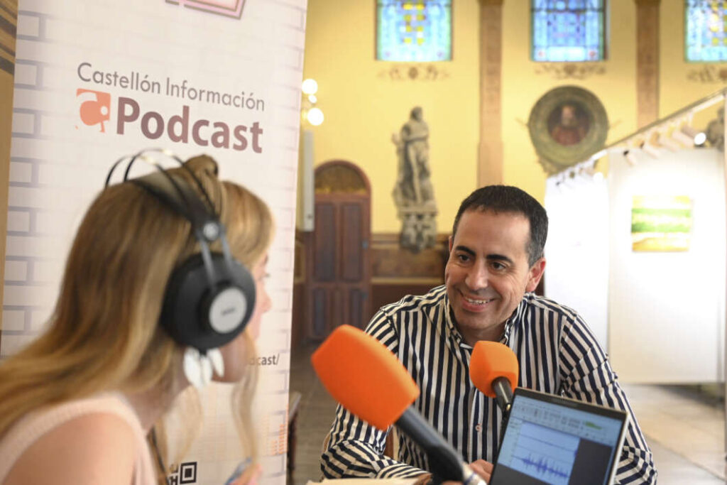La 'Bodeguilla' de Vila-real Informació torna a ser epicentre de trobada social i institucional