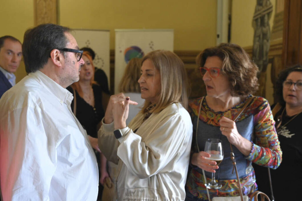 La 'Bodeguilla' de Vila-real Informació torna a ser epicentre de trobada social i institucional