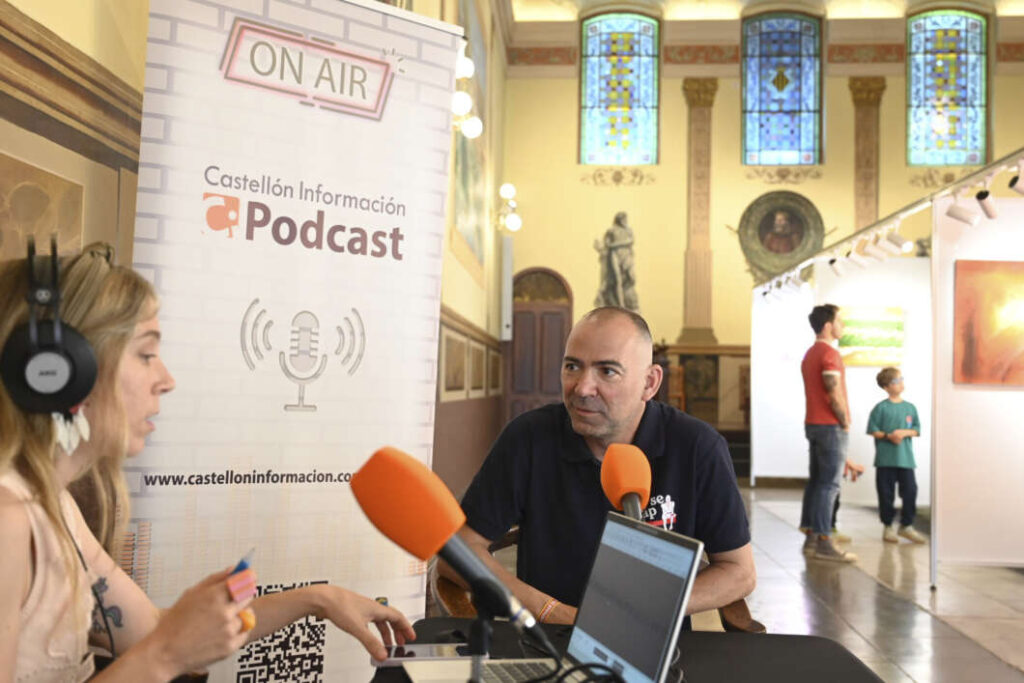 La 'Bodeguilla' de Vila-real Informació torna a ser epicentre de trobada social i institucional