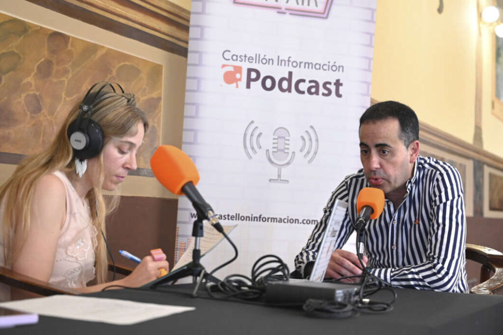 La 'Bodeguilla' de Vila-real Informació torna a ser epicentre de trobada social i institucional
