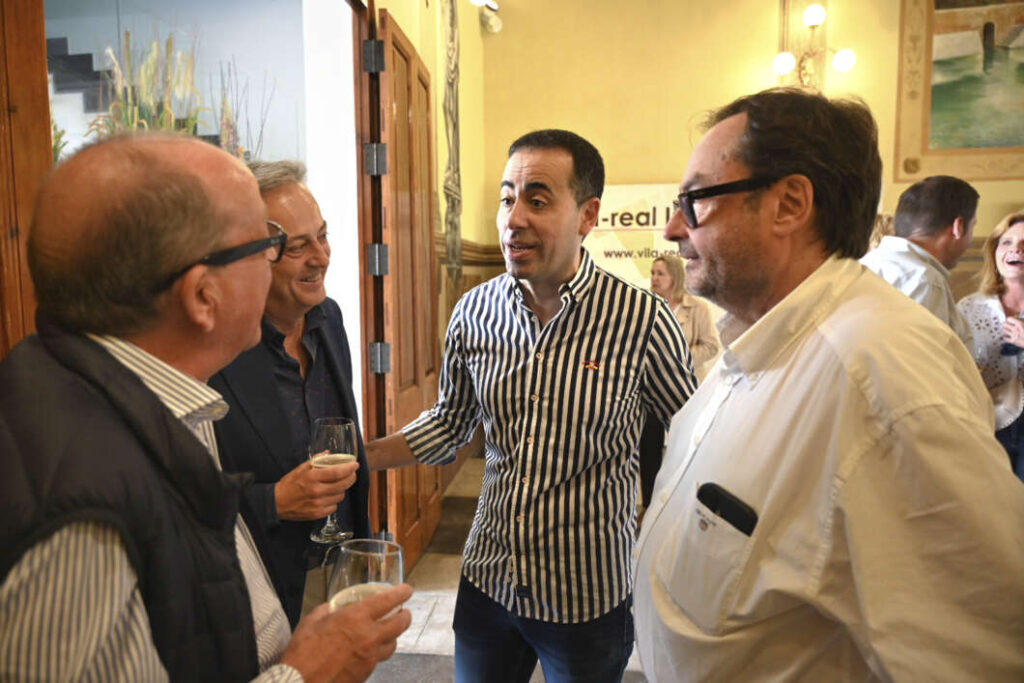 La 'Bodeguilla' de Vila-real Informació torna a ser epicentre de trobada social i institucional