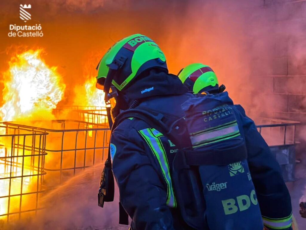 Extinguido un incendio en una empresa de carretillas elevadoras de Almassora