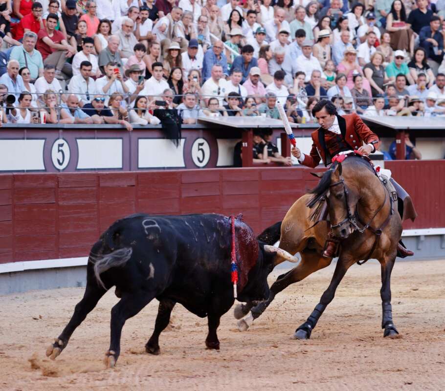 À Punt retransmet dos corregudes de Las Ventas amb rejoneig i els bous d’Adolfo Martín