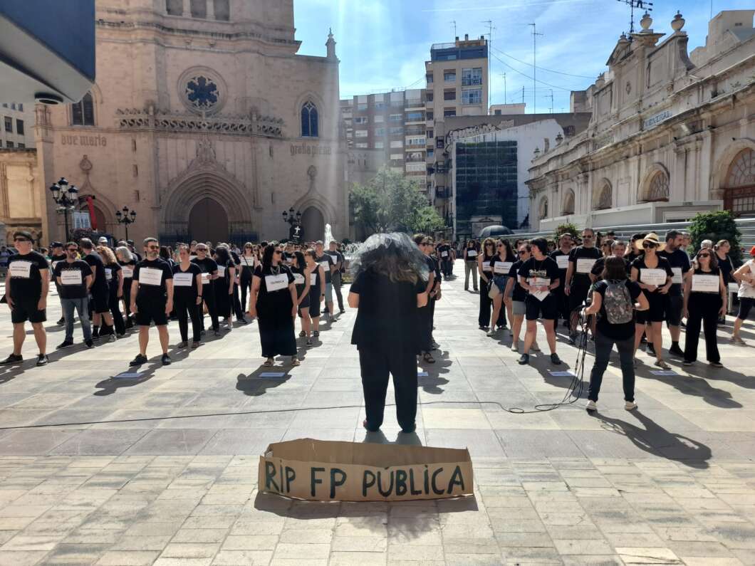 Huelga educación en Castelló con protesta en plaza Mayor