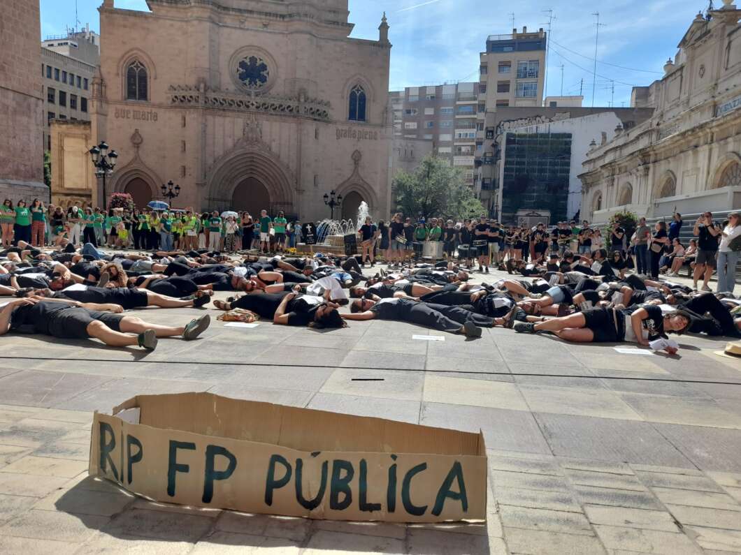 Huelga educación en Castelló con protesta en plaza Mayor