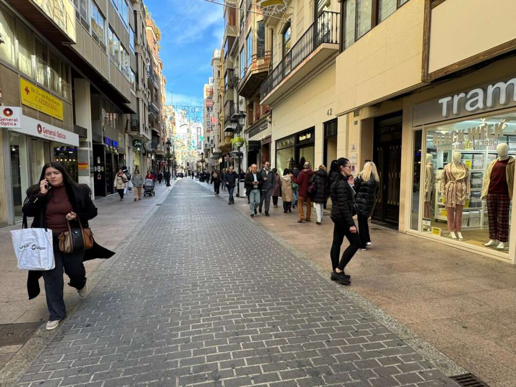 Nuevo cierre comercial en Castelló: Inditex baja otra persiana en la calle Enmedio