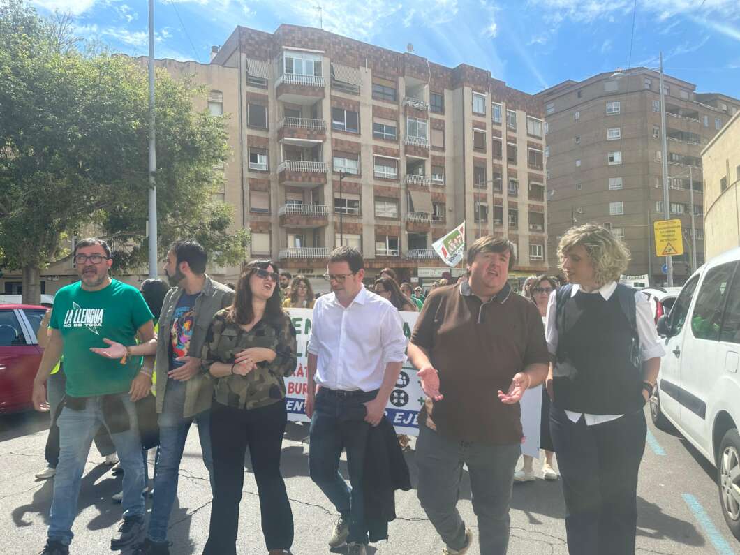 Compromís exigeix a Carrasco posicionar-se sobre la vaga educativa