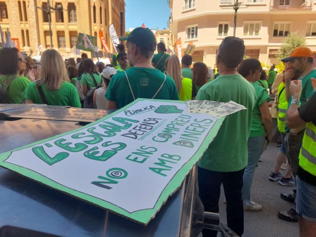Concentración de educación y huelga en Castelló