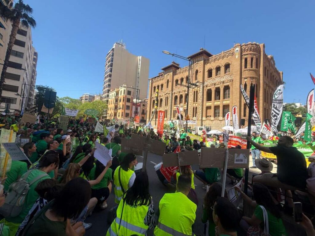 Concentración de educación y huelga en Castelló