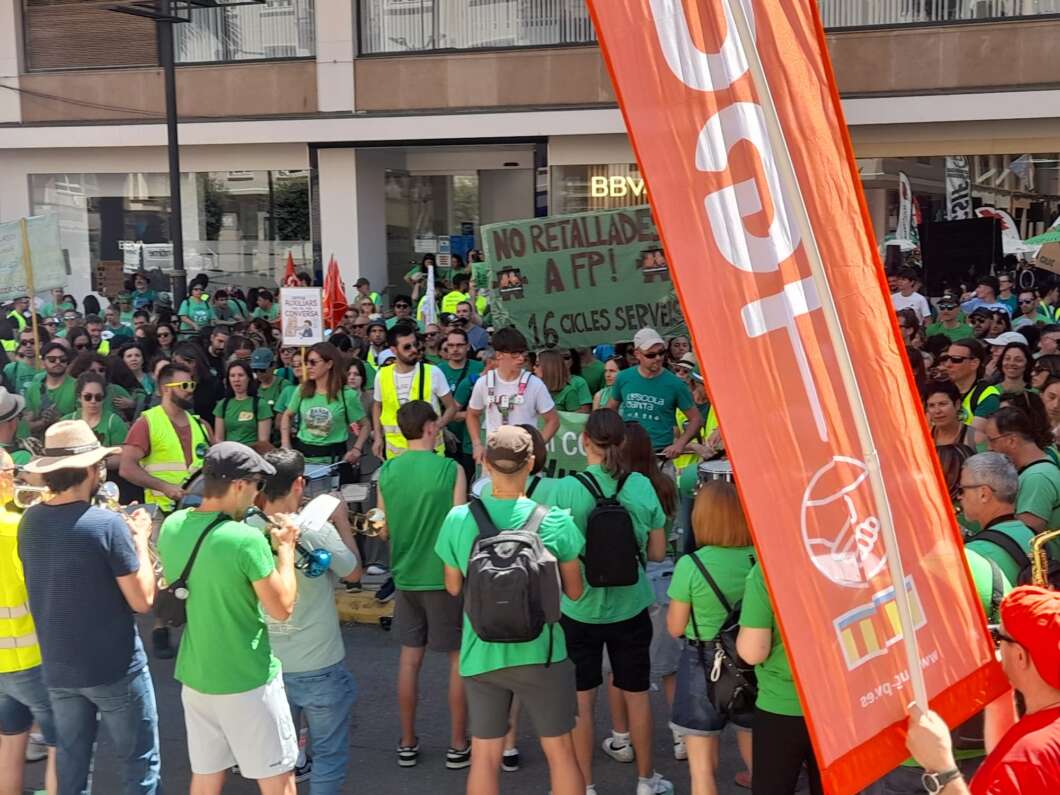 Concentración de educación y huelga en Castelló
