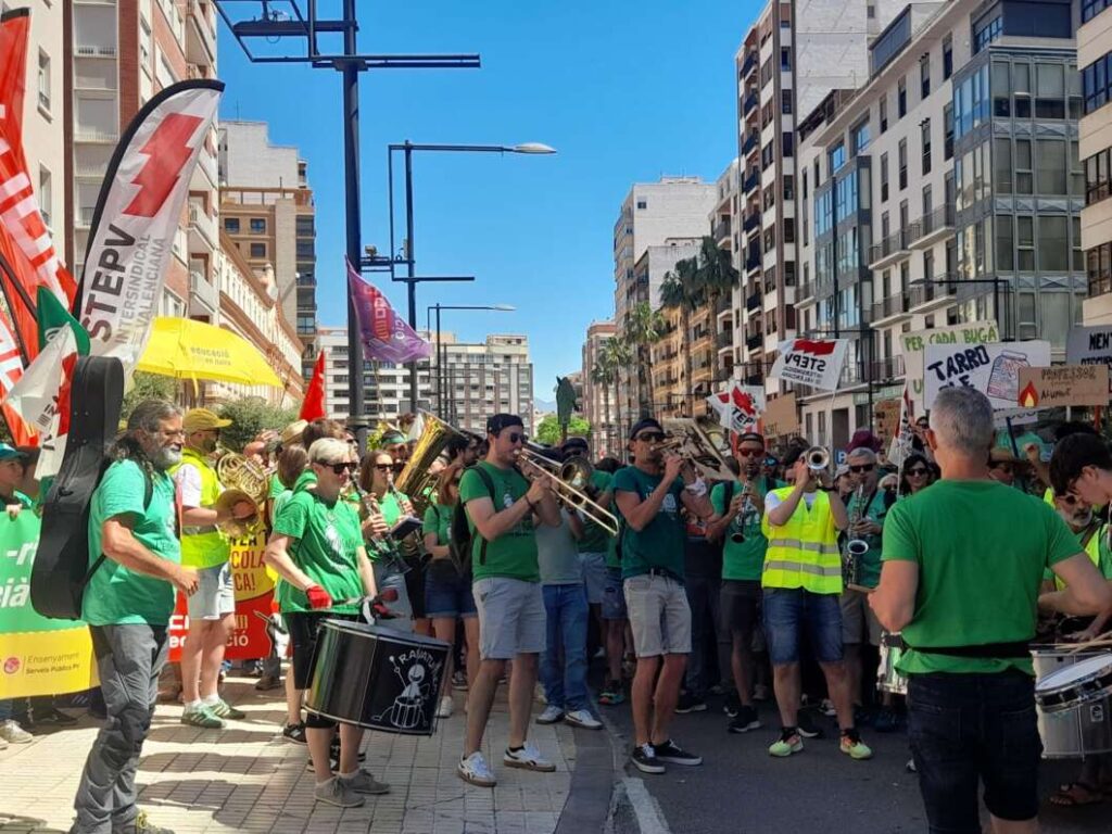 Concentración de educación en Castellón por huelga 