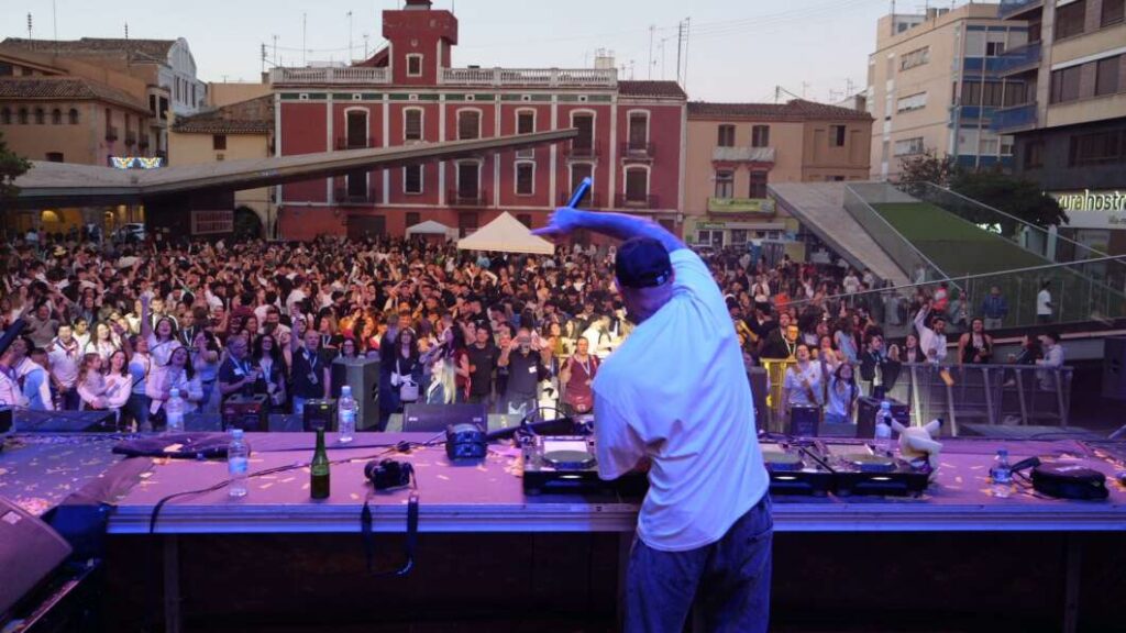 Vila-real arranca las fiestas de Sant Pasqual música a la plaça major. 2026