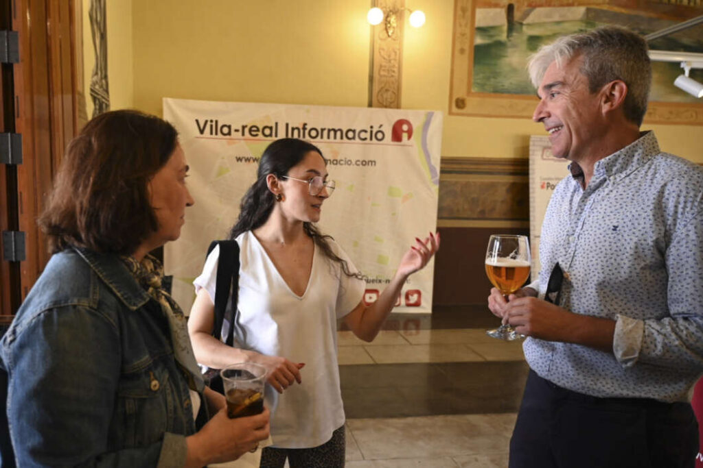 La 'Bodeguilla' de Vila-real Informació torna a ser epicentre de trobada social i institucional