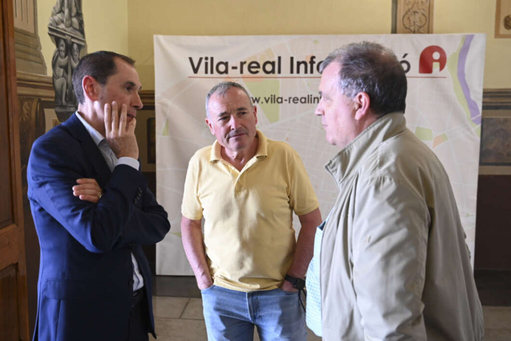 La 'Bodeguilla' de Vila-real Informació torna a ser epicentre de trobada social i institucional