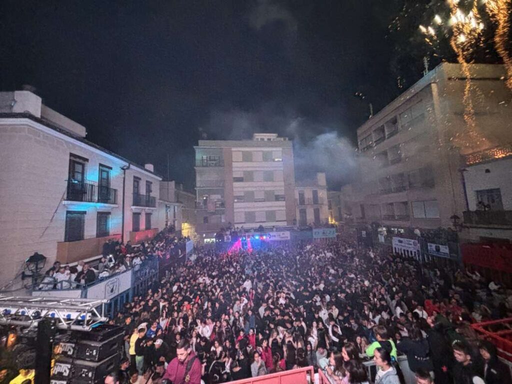 Almassora ha donat la benvinguda a les festes de Santa Quiteria amb un Esclat de llum
