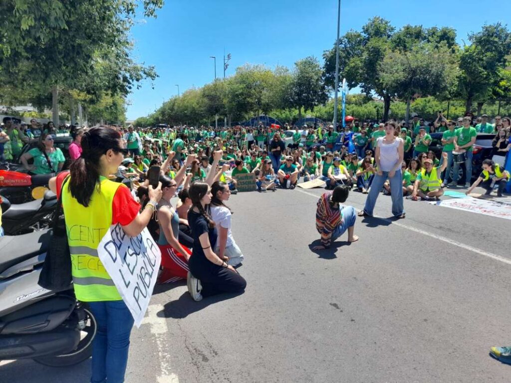 Protesta en el IES La Plana y huelga en educación