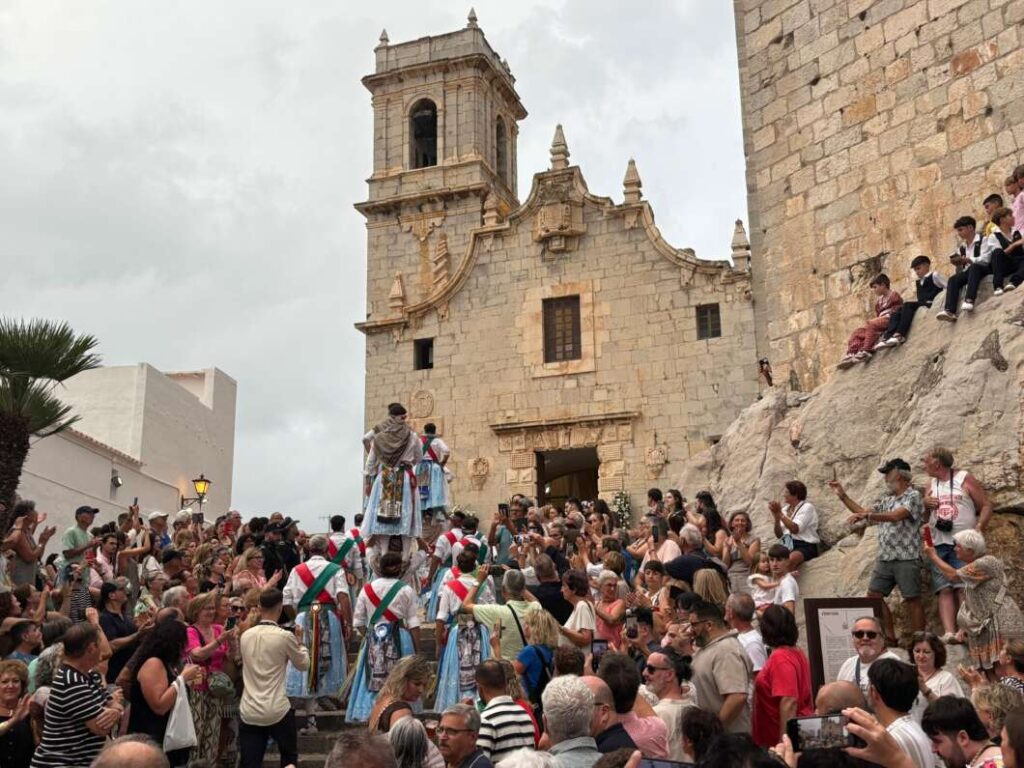 Peñíscola nombra mantenedores de 2026 a los representantes de Les Danses