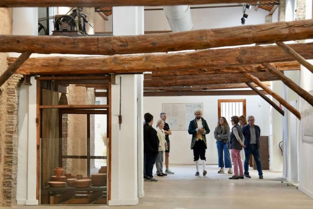 Maig Ceràmic transforma la Reial Fàbrica de l’Alcora en un escenari teatral immersiu del segle XVIII