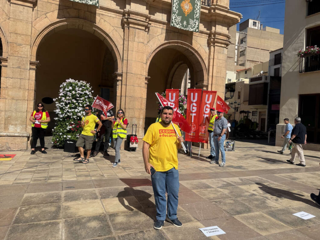 Manifestación Educación frente al Ayuntamiento en pleno