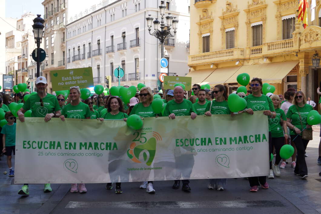 Marcha solidaria por el 25 aniversario del Teléfono de la esperanza en Castelló