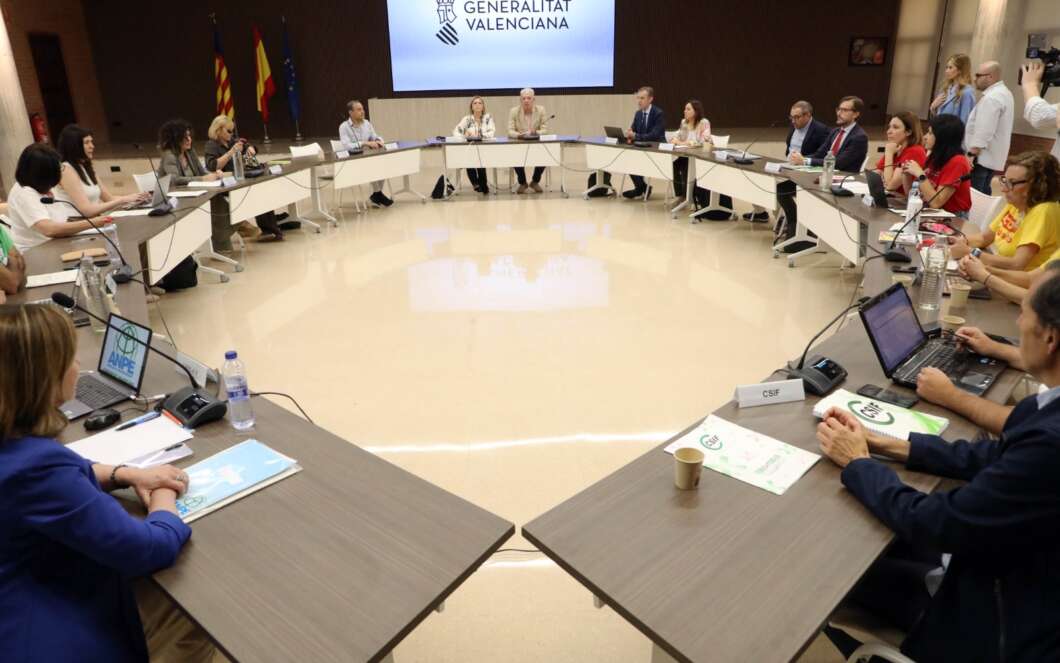 Mesa de negociación de la huelga de Educación 190526