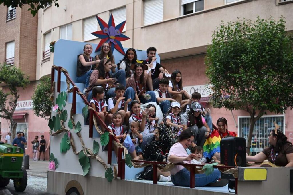 Almassora esclata de color amb el Pregó de festes