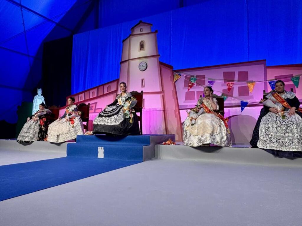 Martina Caparrós presentada como reina de Almassora 2026