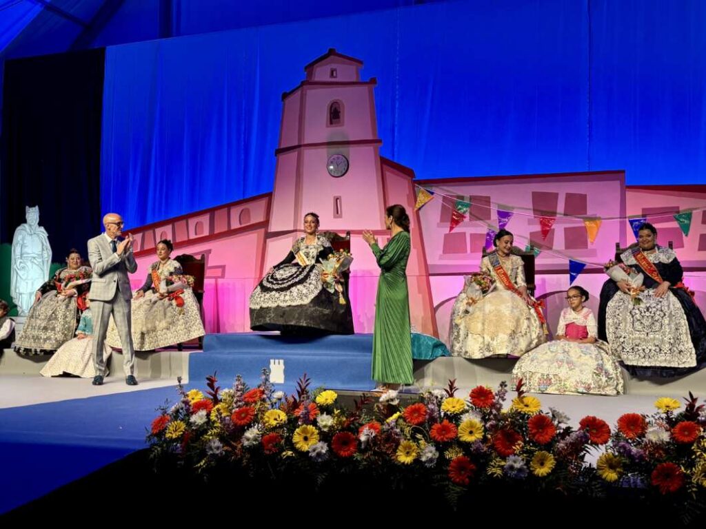Martina Caparrós presentada como reina de Almassora 2026