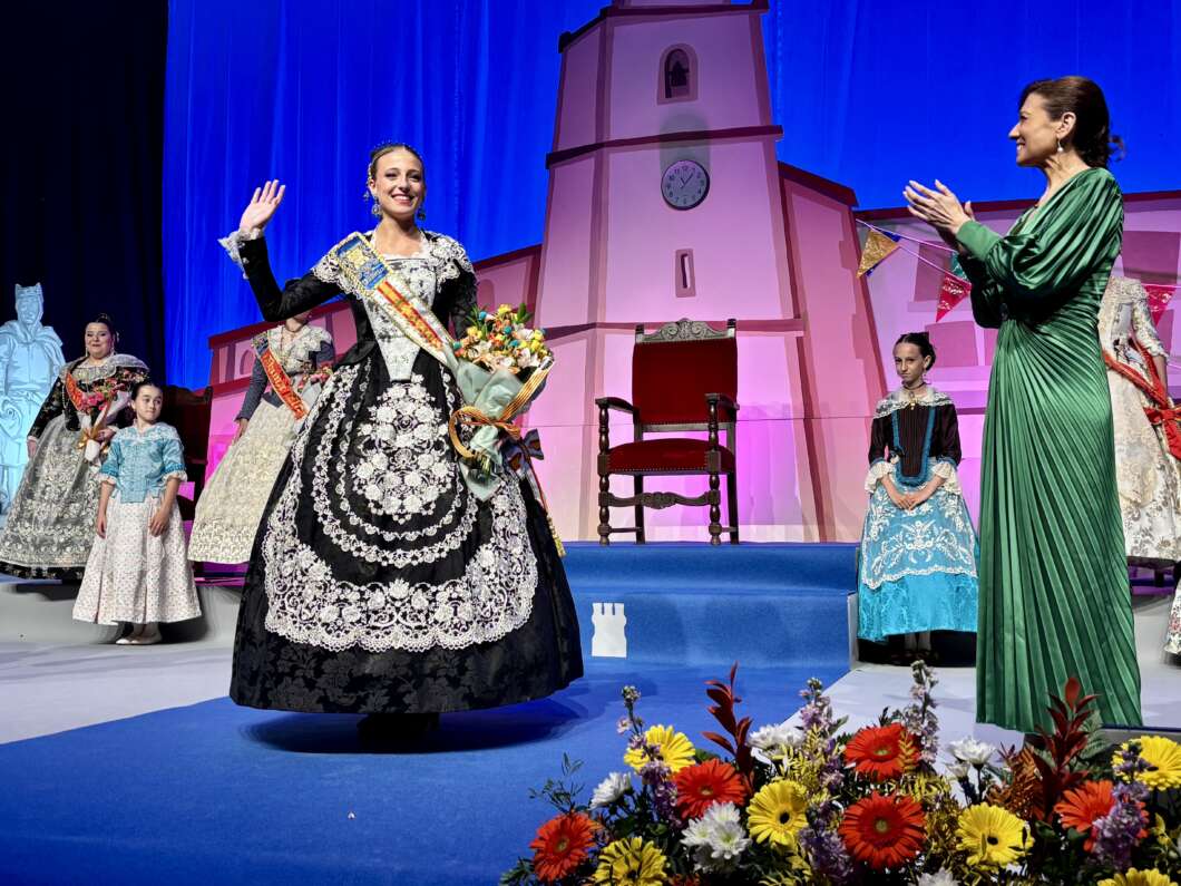 Martina Caparrós presentada como reina de Almassora 2026