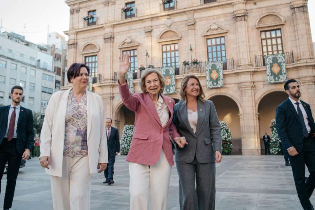 Reina Sofía ayuntamiento de Castellón 270526