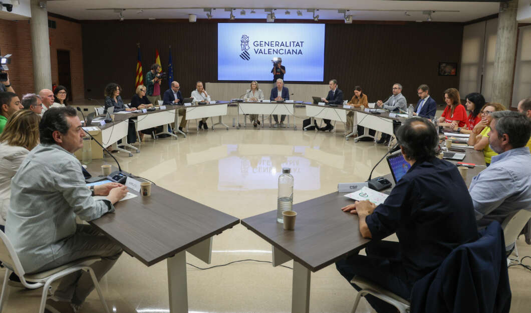 Reunión de representantes de la conselleria de Educación y sindicatos
