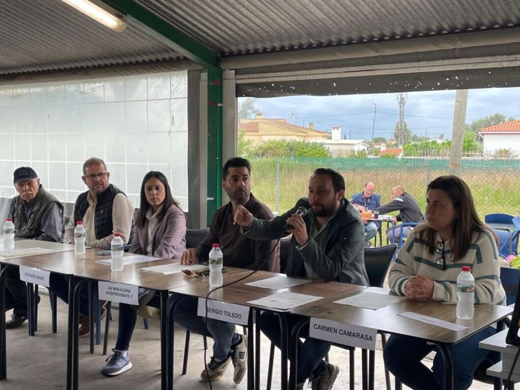 Reunión ayuntamiento y vecinos marjalería, vivienda 080526