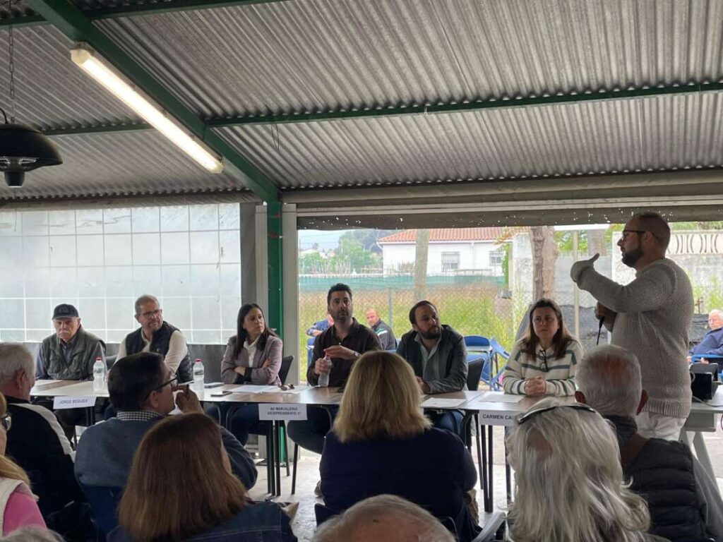 Reunión ayuntamiento y vecinos marjalería, vivienda 080526
