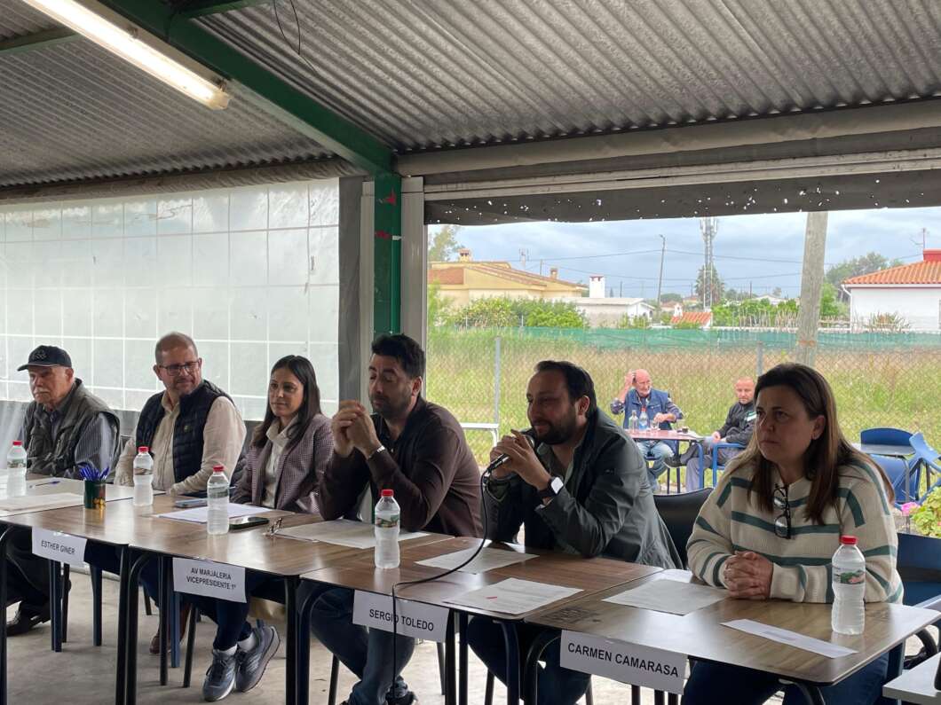 Reunión ayuntamiento y vecinos marjalería, vivienda 080526