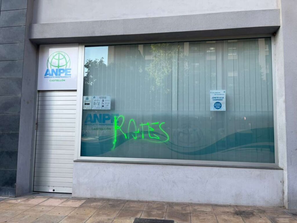 Castelló pintadas en sede sindicato de enseñanza ANPE
