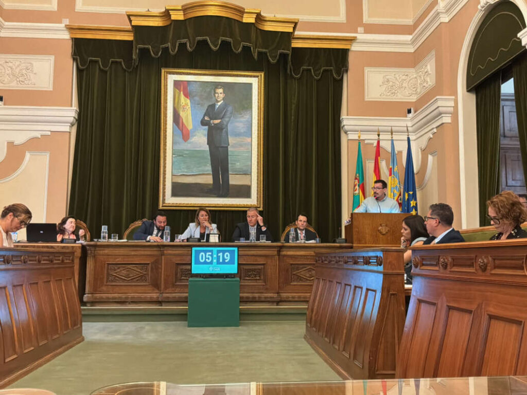 Vox retira su moción de la prioridad nacional
