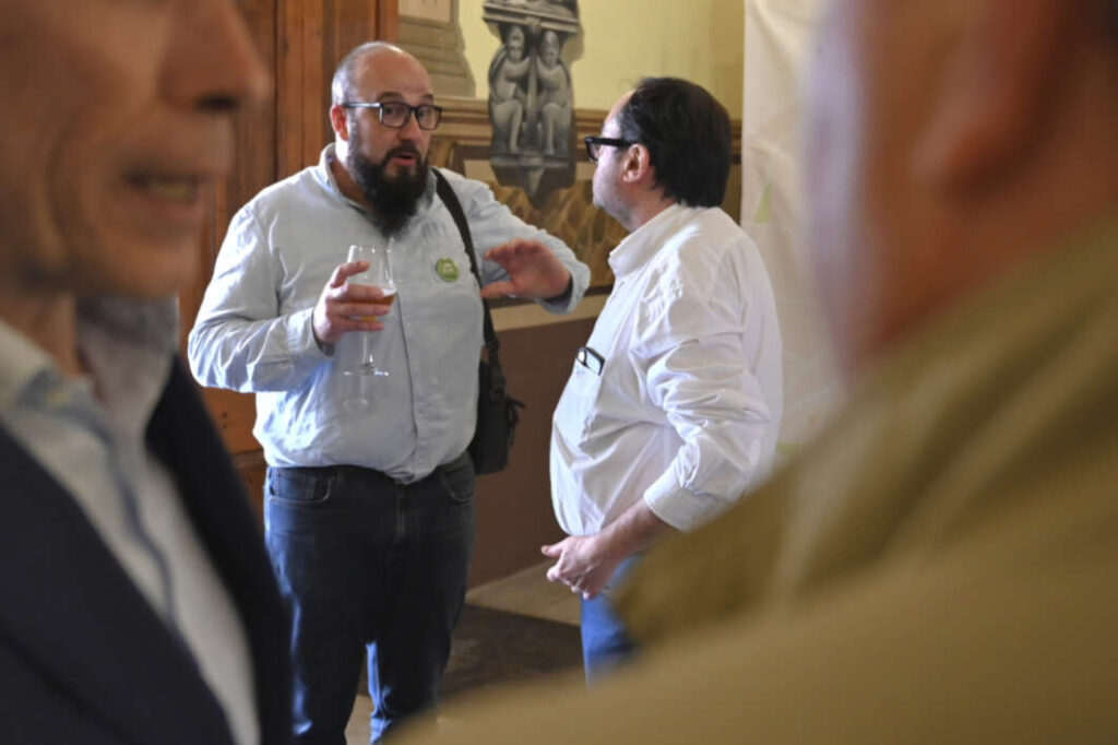 La 'Bodeguilla' de Vila-real Informació torna a ser epicentre de trobada social i institucional