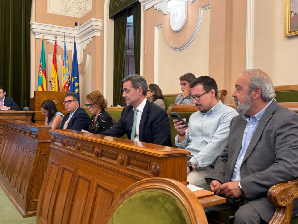 Vox retira su moción de la prioridad nacional