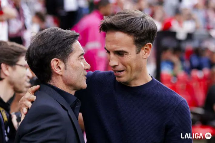 Marcelino Garcia, saluda, Iñigo López, entrenadores