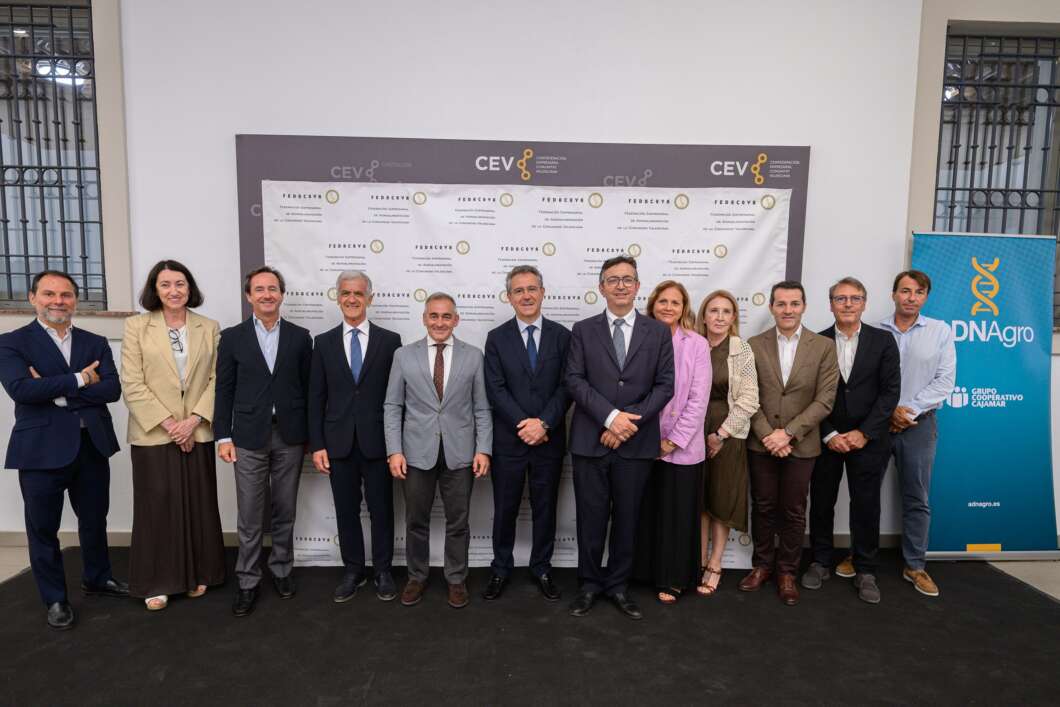 Parte de la Junta Directiva de FEDACOVA junto a Rafael Juan, Miguel Barrachina, Eduardo Baamonde y Vicente Lafuente