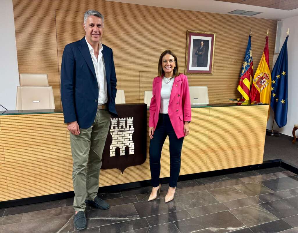 Almassora i Badalona comparteixen estratègies municipals