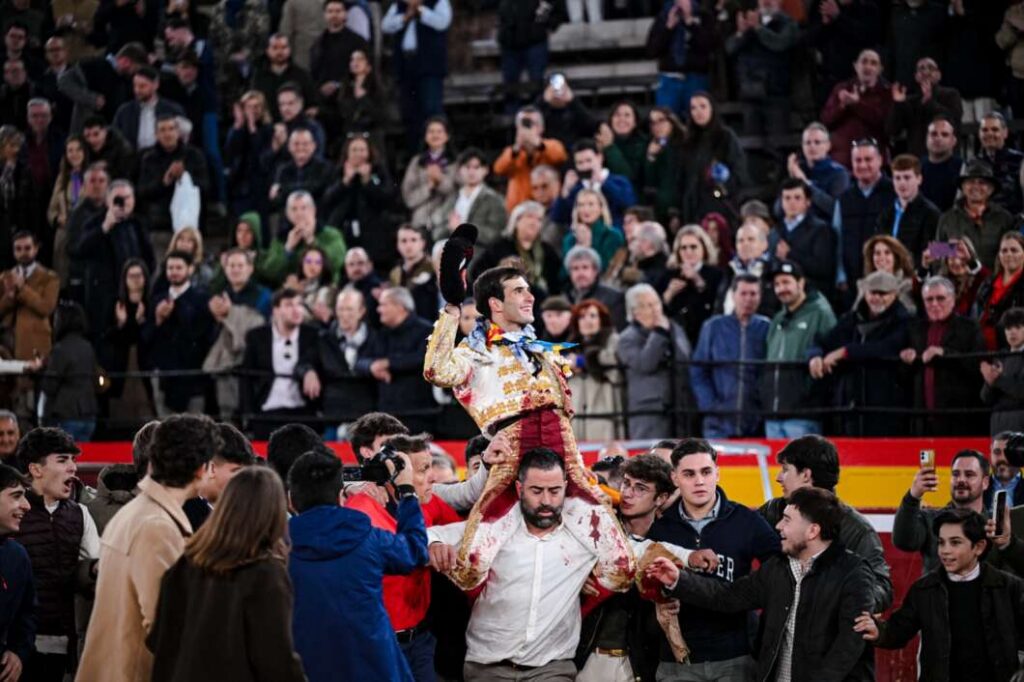 À Punt retransmetrà en directe tres corregudes de la Fira de Fogueres d’Alacant 2026